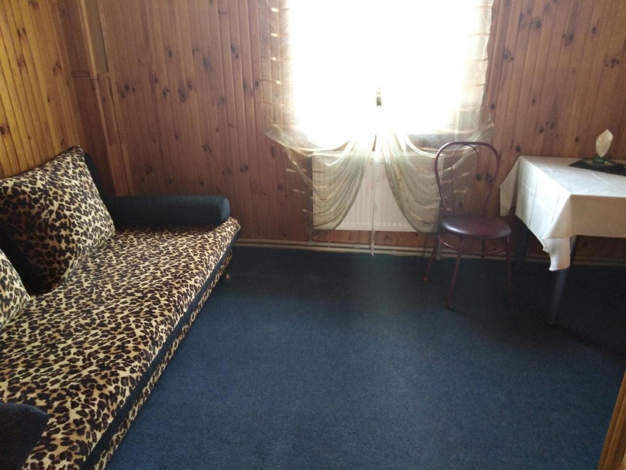 Hotelhola チェルニーヒウ エクステリア 写真